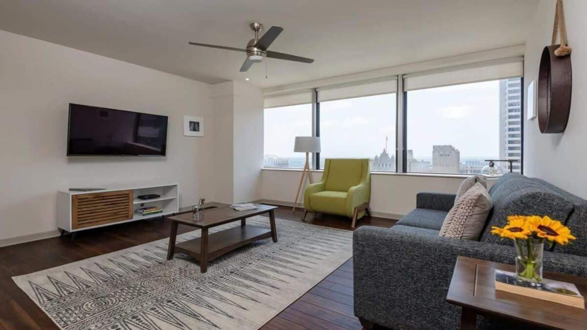 26Th Fl Bold Cozysuites With Pool, Gym Dallas Luaran gambar