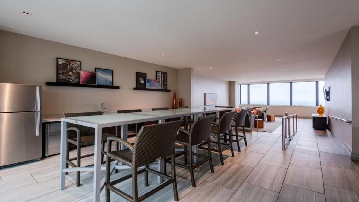 26Th Fl Bold Cozysuites With Pool, Gym Dallas Luaran gambar