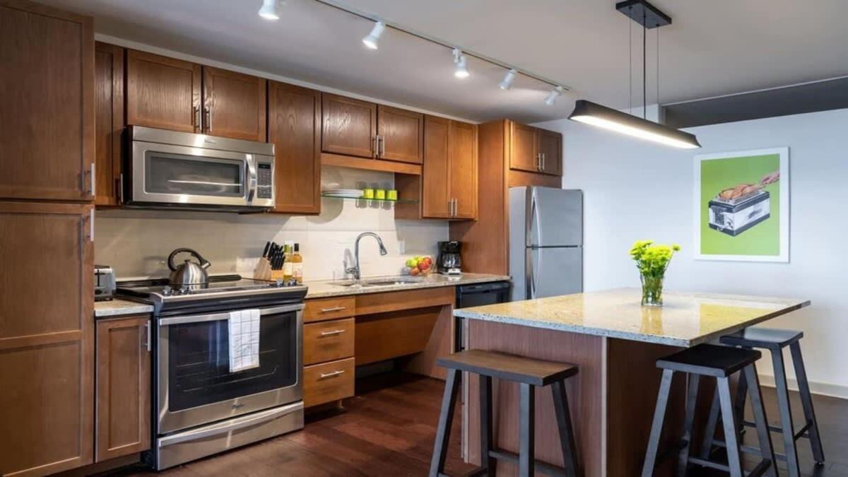 26Th Fl Bold Cozysuites With Pool, Gym Dallas Luaran gambar