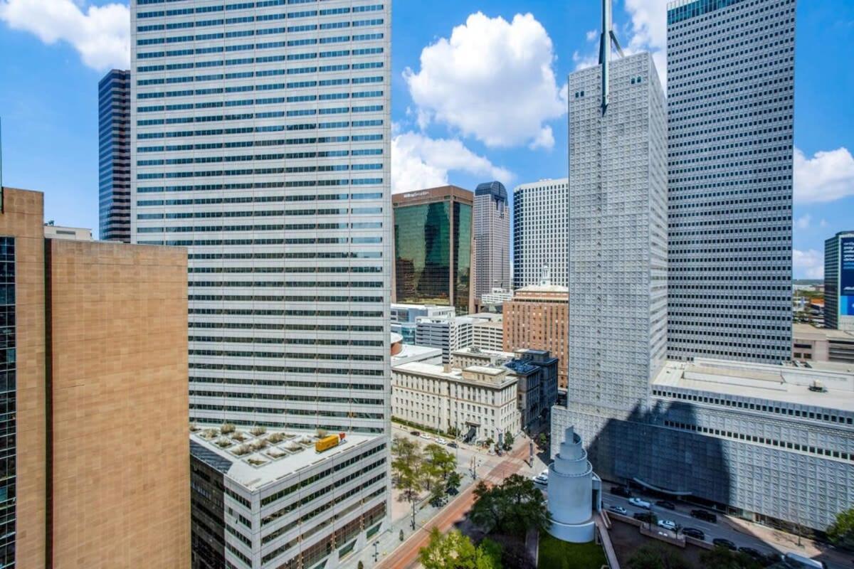 26Th Fl Bold Cozysuites With Pool, Gym Dallas Luaran gambar